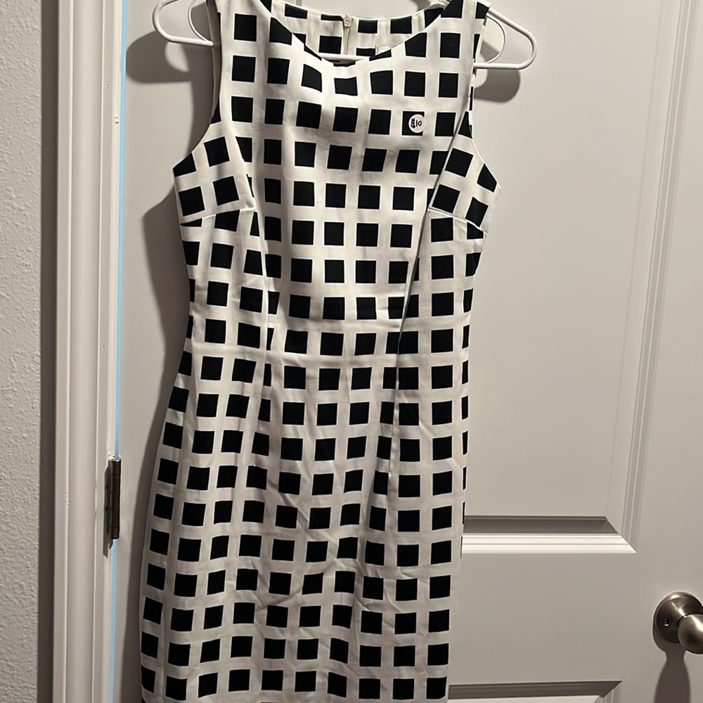 Dresses - Picture 2 of 12